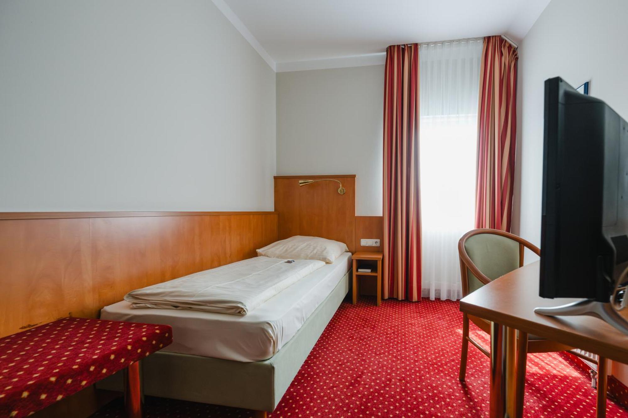 Hotel Mirage Duisburg Exterior photo